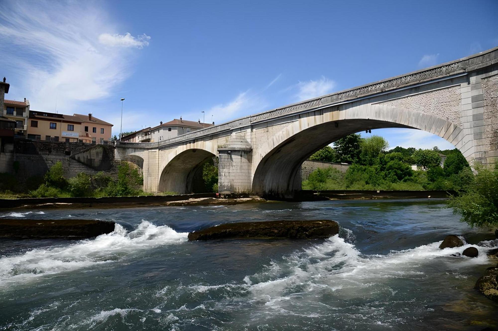 Gite L Ainstant A 2 Pas De La Riviere, Proche Cnpe Et A42 Neuville-sur-Ain Bagian luar foto
